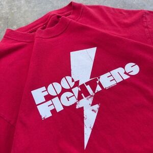 Vintage 2000s Foo Fighters Band Tee Graphic Rock Concert T-Shirt Red XL